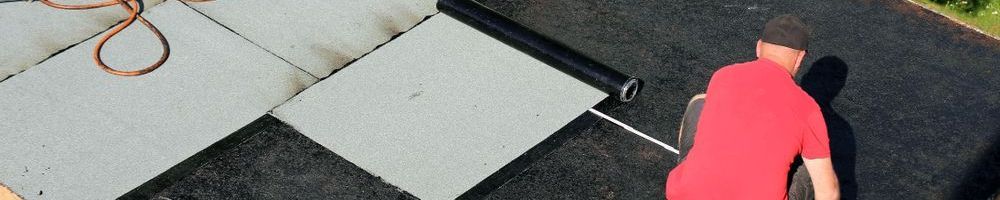 Nieuw bitumen leggen op bijgebouw Nieuw bitumen leggen op bijgebouw in geldrop